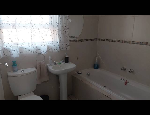3 BEDROOM FREESTANDING FOR SALE IN DENNEOORD